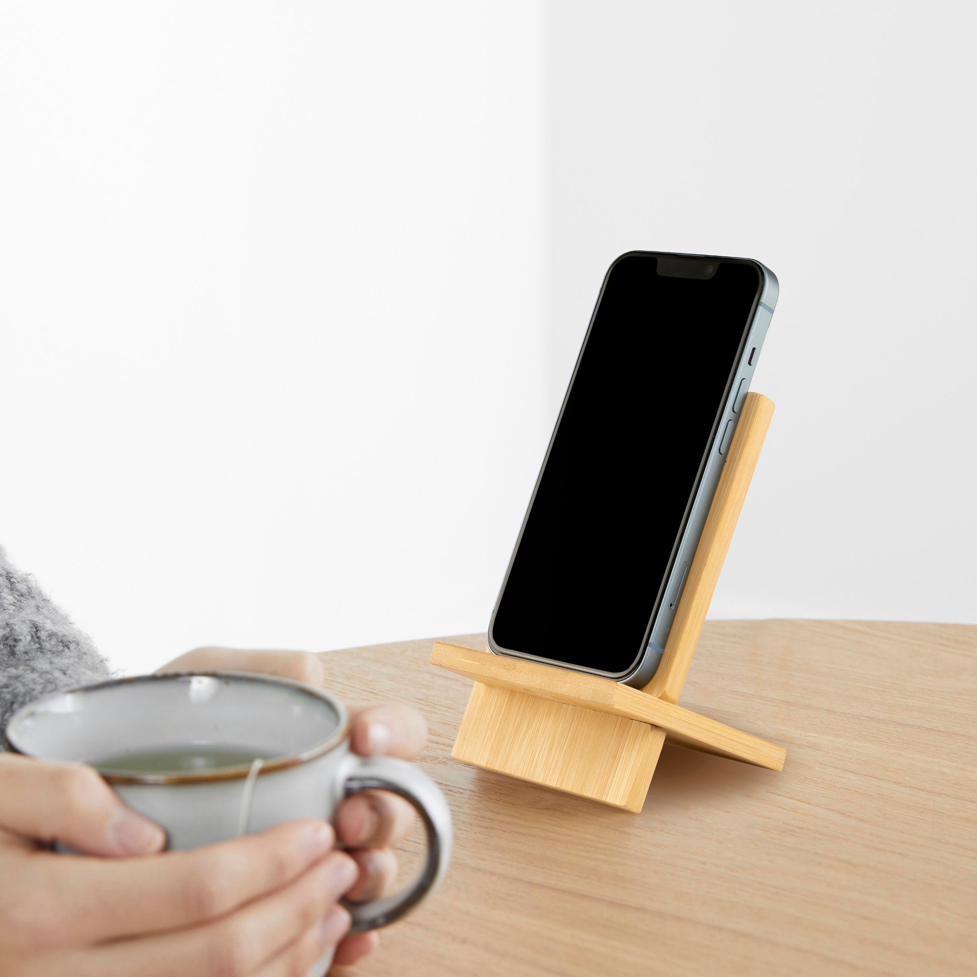 Sustainable bamboo mobile stand dock – eco-friendly phone holder for desk and workspace.