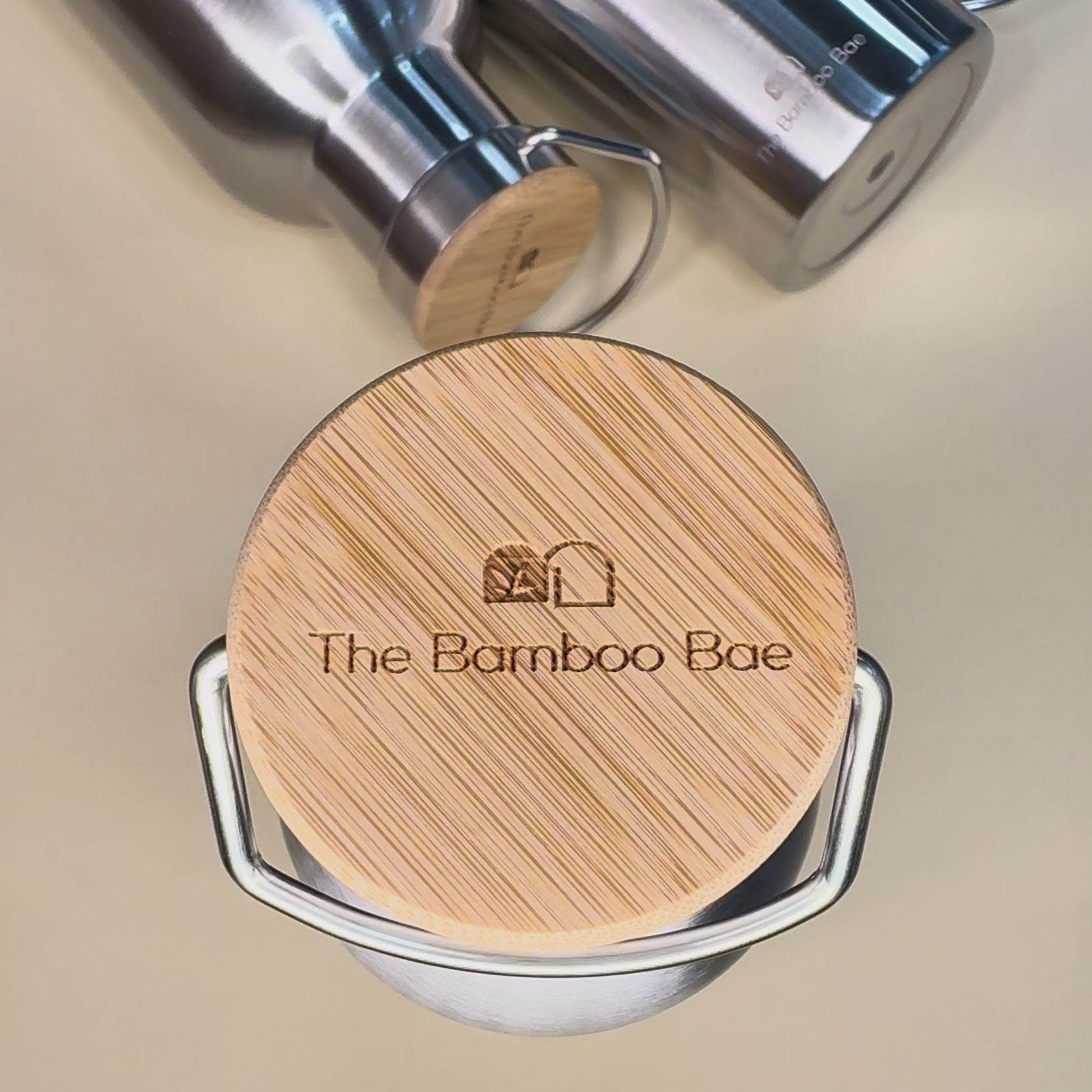Eco-friendly bamboo lid thermos bottle – double wall 304 stainless steel, reusable hot and cold water bottle available in 350ml, 500ml, and 750ml sizes.