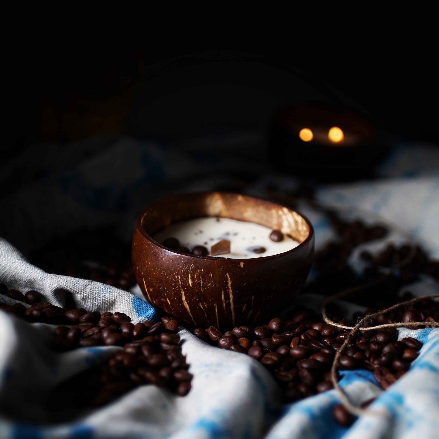 Coconut Shell Coffee Candle | Cafe Mocha & Coffee Beans | Wooden Wick