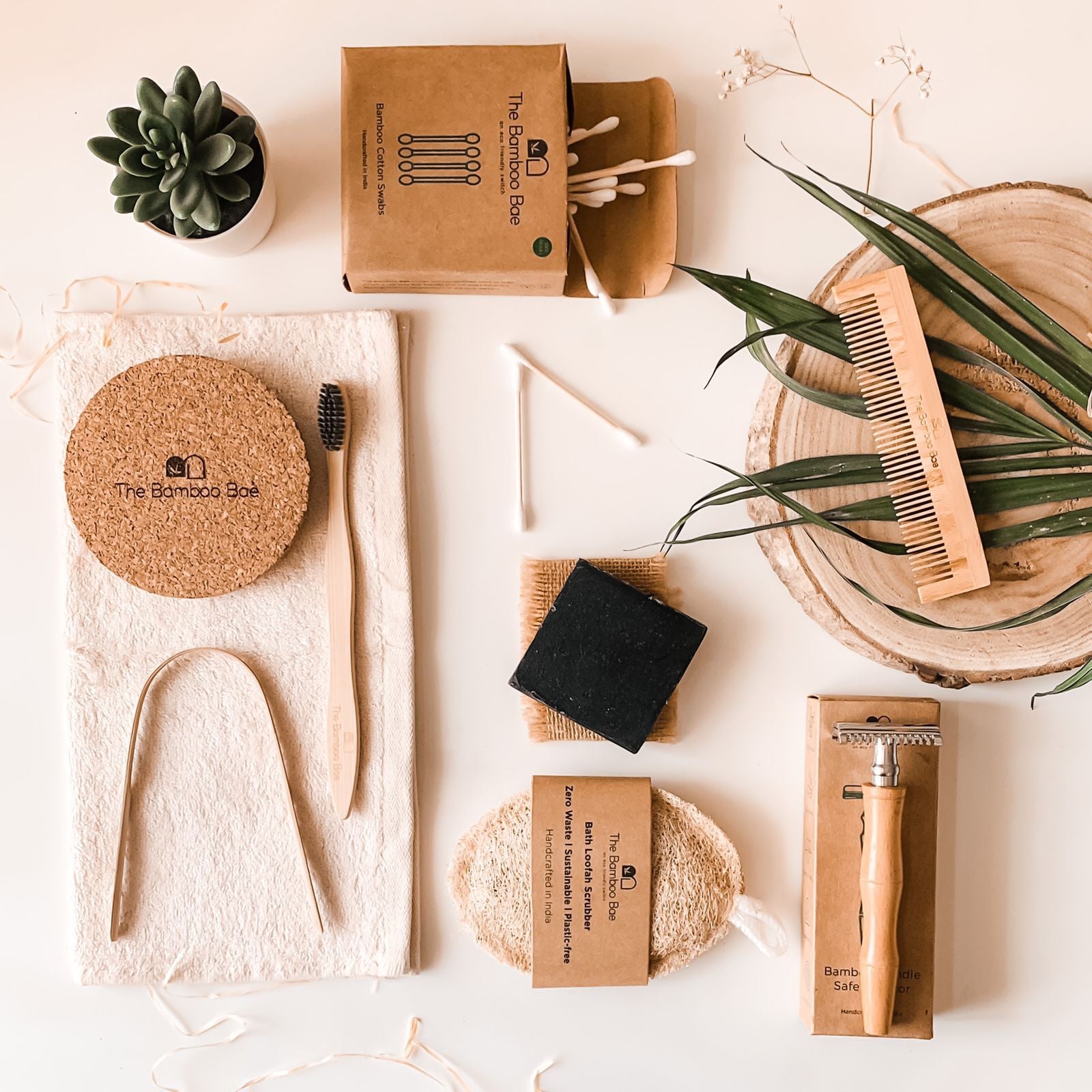 Elegant eco-friendly hamper gift box – handcrafted with recycled hardboard, kraft paper, and cotton ribbon.